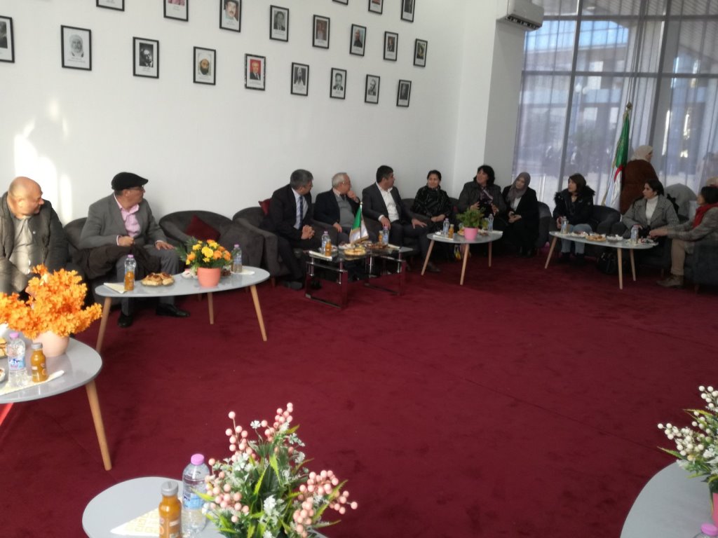 IMG D9c602548e81ebaf454edcd2db8d71d9 V